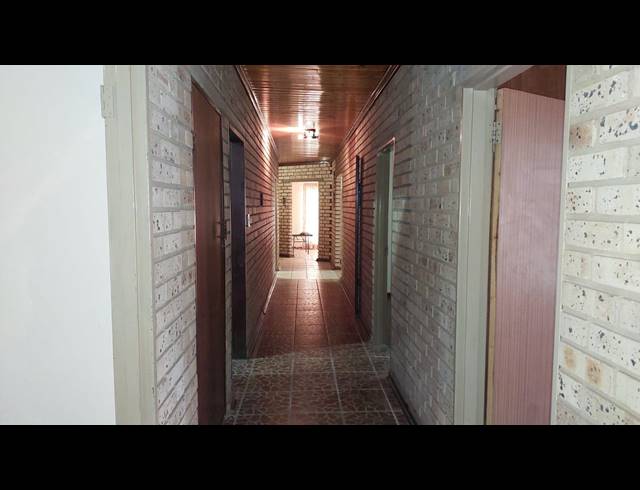4 BEDROOM HOUSE TO LET IN LAMONT PARK